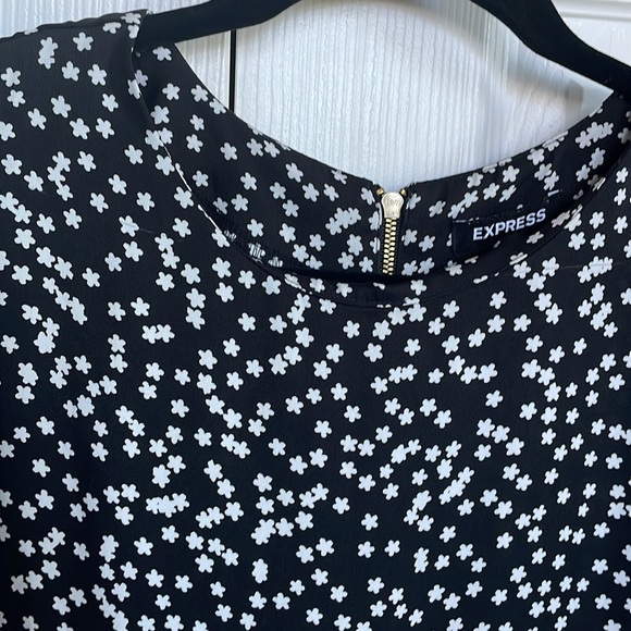 Express floral blouse size medium - Picture 2 of 3